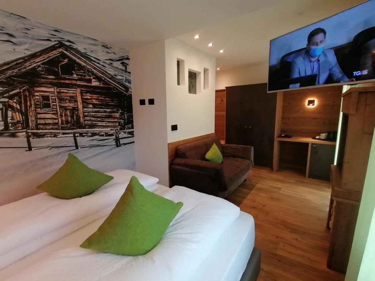 Hotel L'Ideale Моена Екстериор снимка