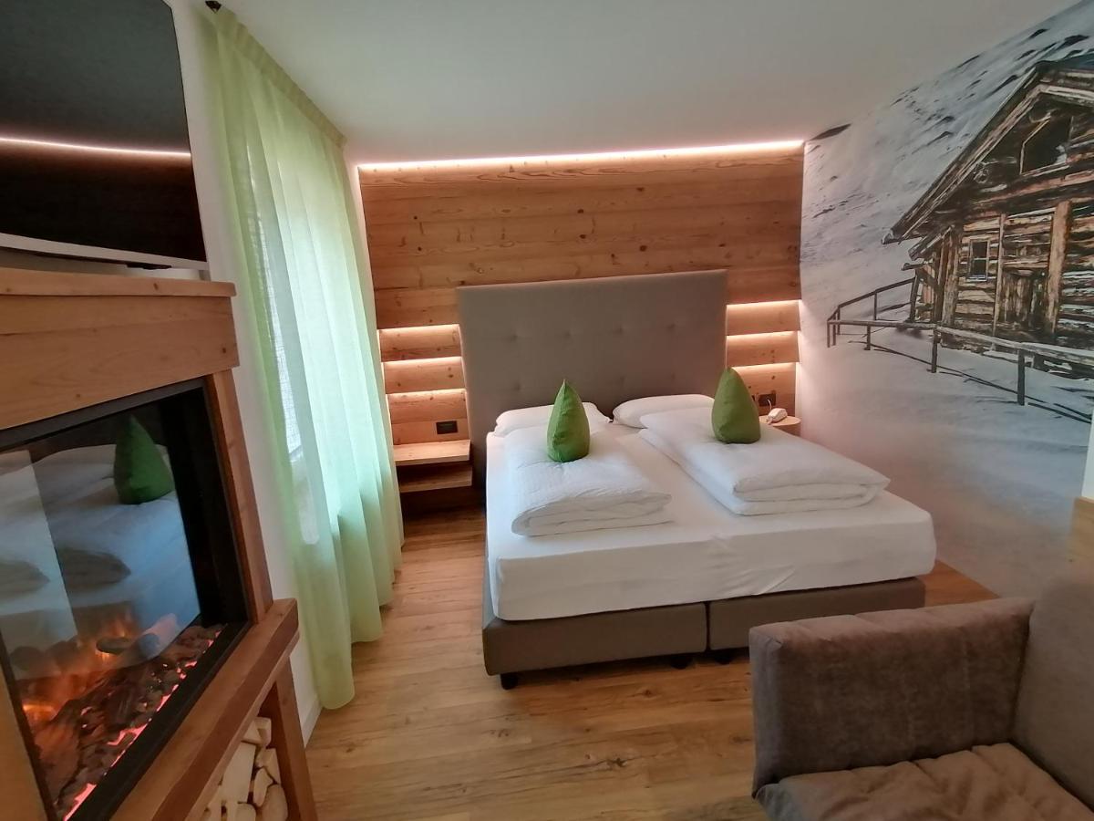 Hotel L'Ideale Моена Екстериор снимка