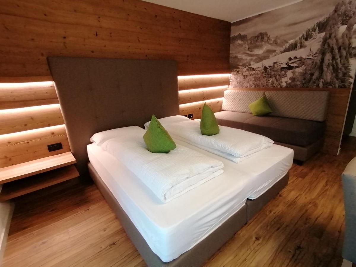 Hotel L'Ideale Моена Екстериор снимка