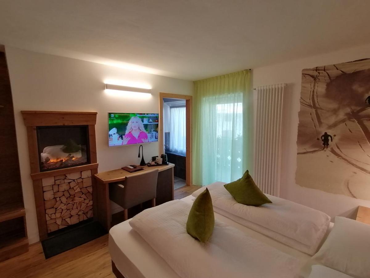 Hotel L'Ideale Моена Екстериор снимка