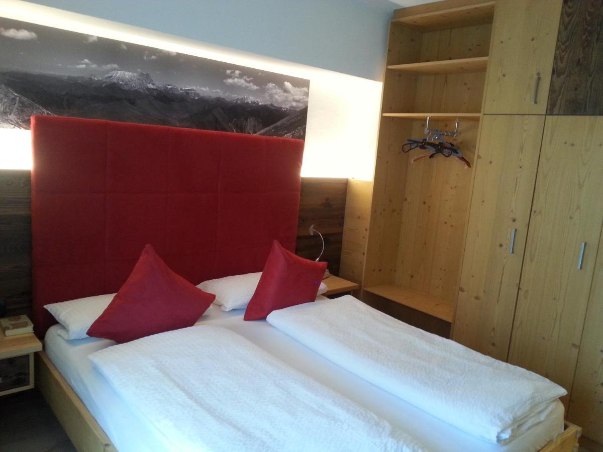 Hotel L'Ideale Моена Екстериор снимка