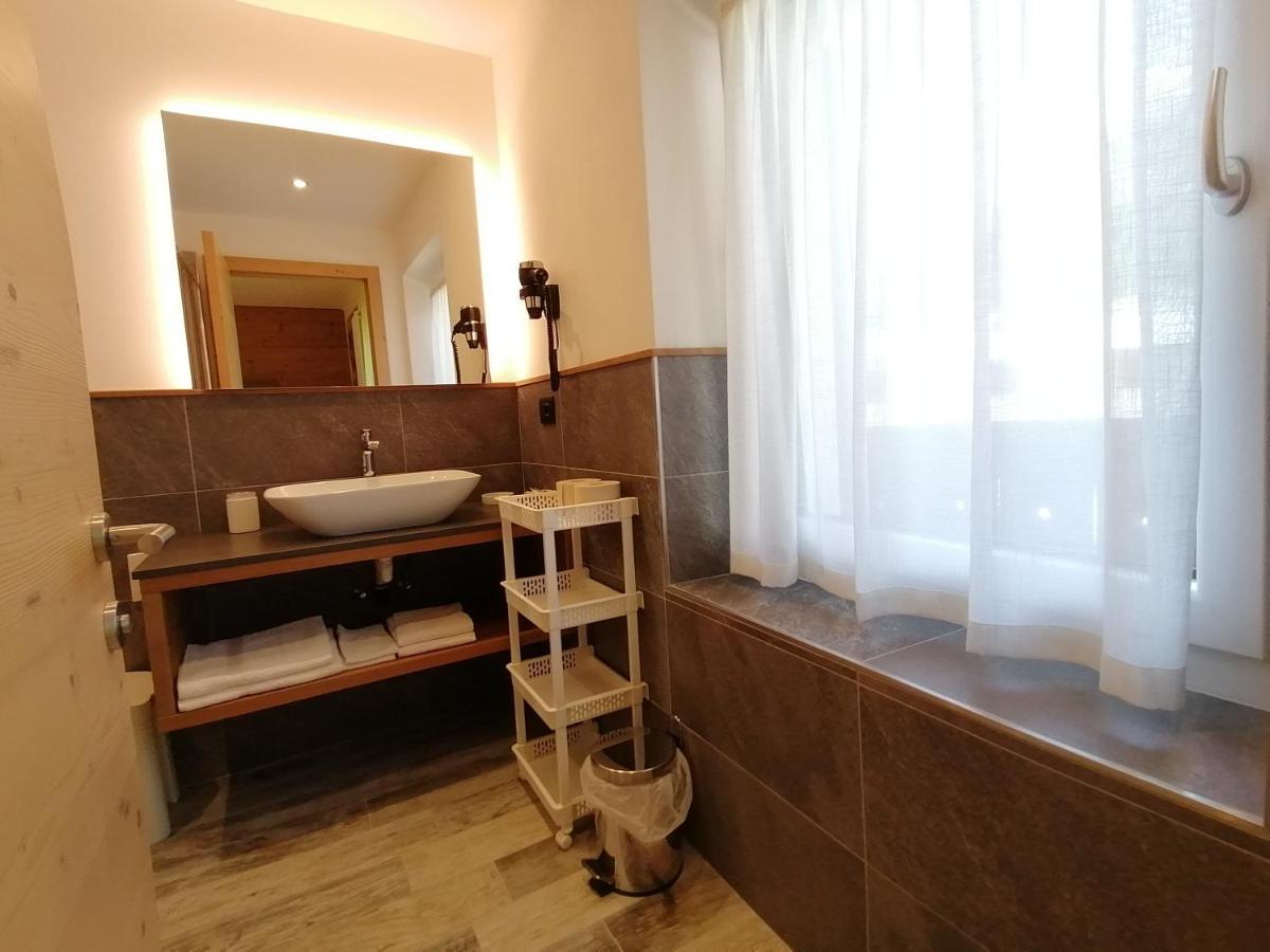 Hotel L'Ideale Моена Екстериор снимка