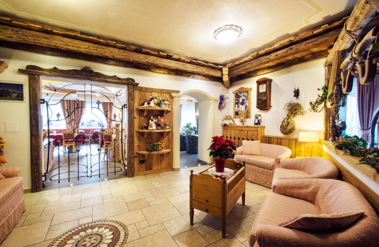 Hotel L'Ideale Моена Екстериор снимка