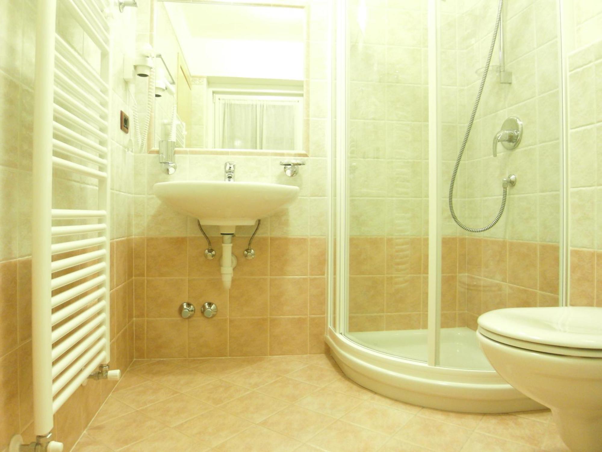 Hotel L'Ideale Моена Екстериор снимка
