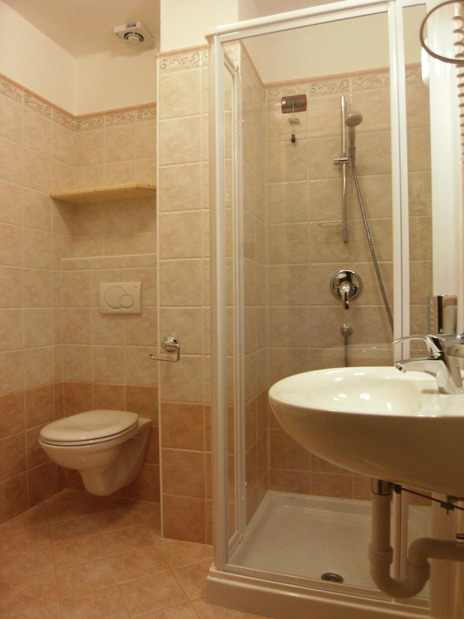 Hotel L'Ideale Моена Екстериор снимка