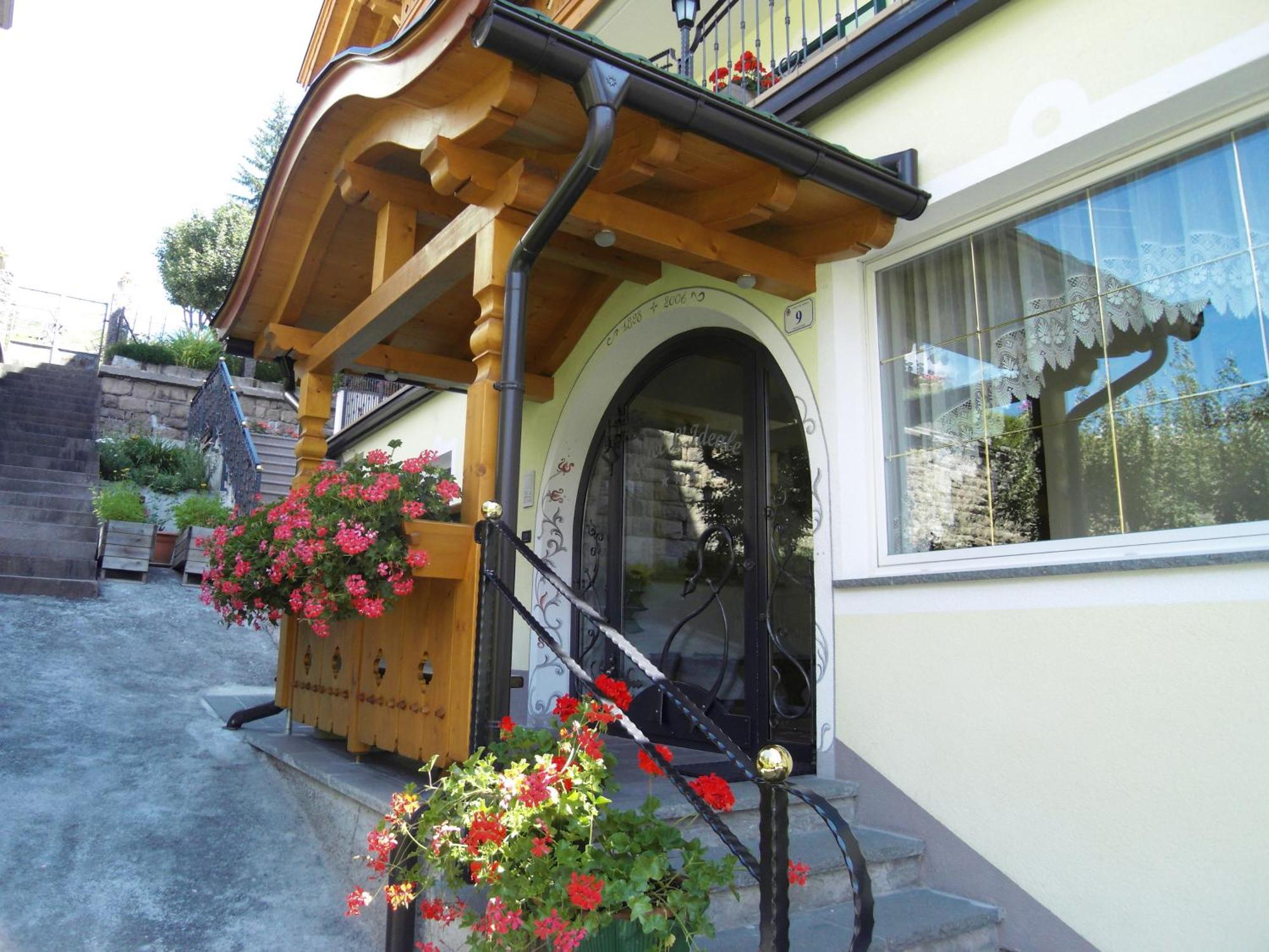 Hotel L'Ideale Моена Екстериор снимка