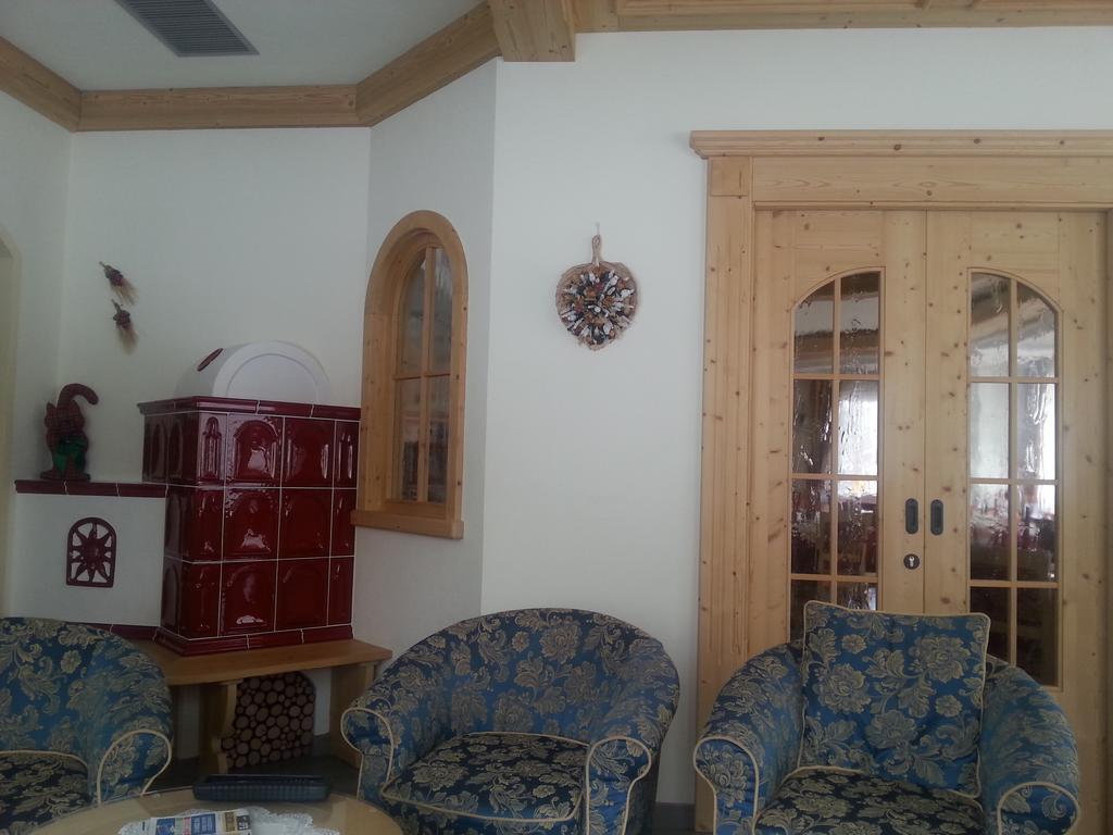 Hotel L'Ideale Моена Екстериор снимка