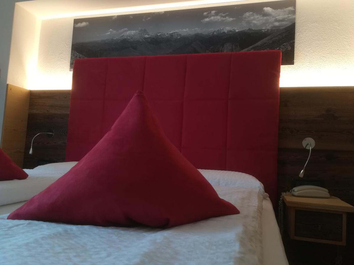 Hotel L'Ideale Моена Екстериор снимка